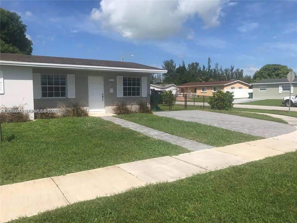 For Sale: $755,000 (4 beds, 2 baths, 1598 Square Feet)