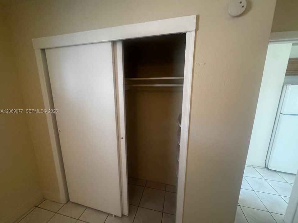 For Rent: $1,525 (1 beds, 1 baths, 2750 Square Feet)
