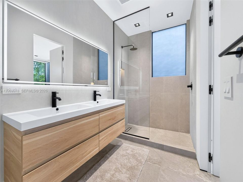 For Sale: $2,750,000 (4 beds, 5 baths, 3544 Square Feet)