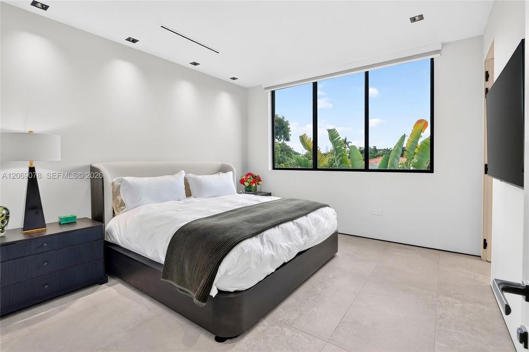 For Sale: $2,750,000 (4 beds, 5 baths, 3544 Square Feet)