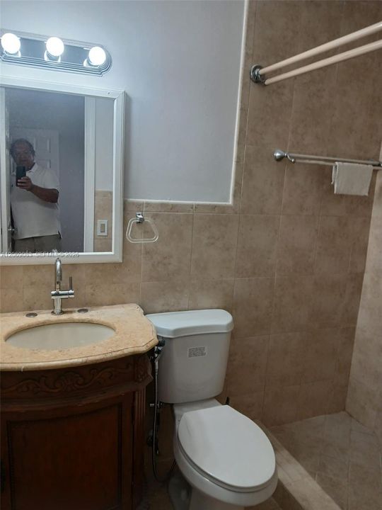 Под контрактом: $2,500 (3 спален, 2 ванн, 1150 Квадратных фут)