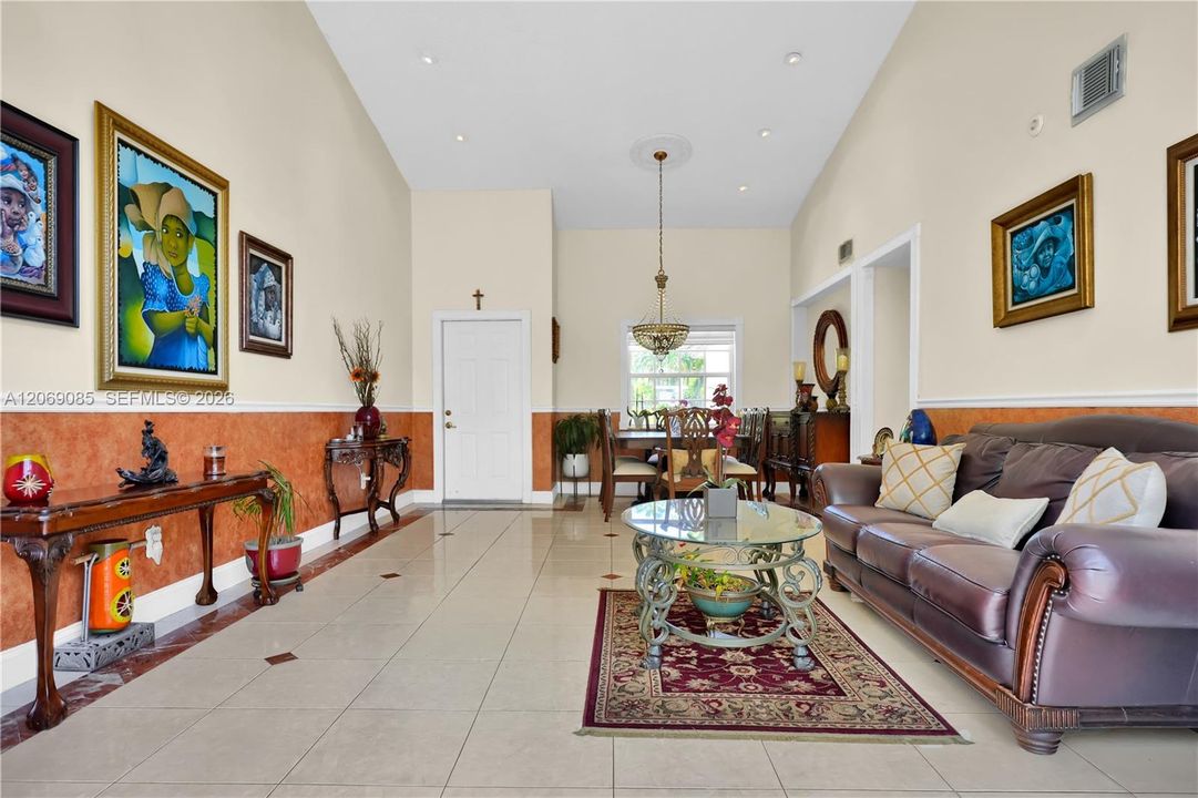En Venta: $699,000 (4 camas, 4 baños, 2051 Pies cuadrados)