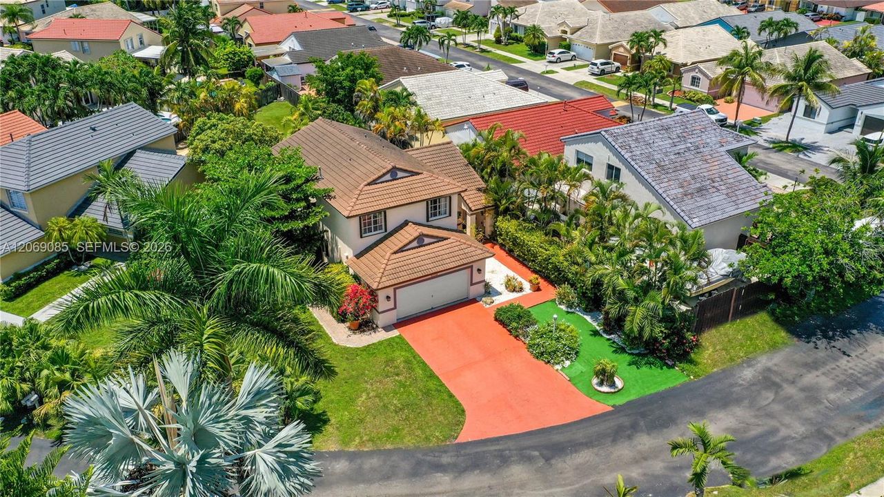 En Venta: $699,000 (4 camas, 4 baños, 2051 Pies cuadrados)