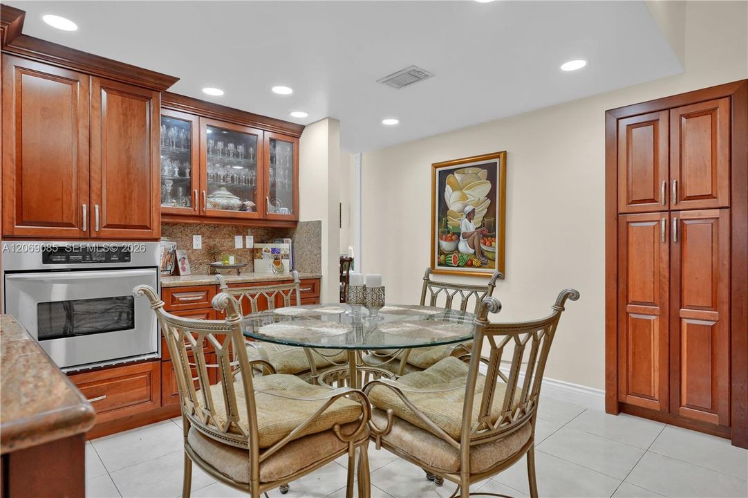 En Venta: $699,000 (4 camas, 4 baños, 2051 Pies cuadrados)