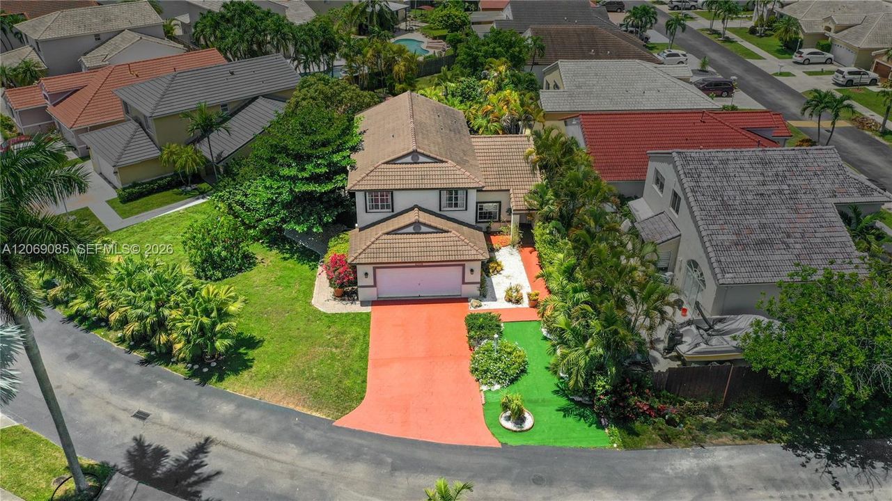 En Venta: $699,000 (4 camas, 4 baños, 2051 Pies cuadrados)