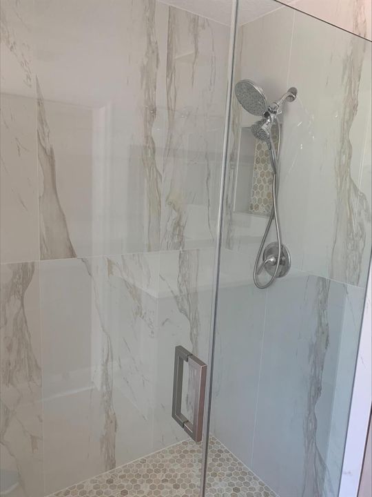 master shower with niche