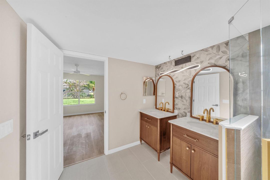 11 Primary Bathroom (4)