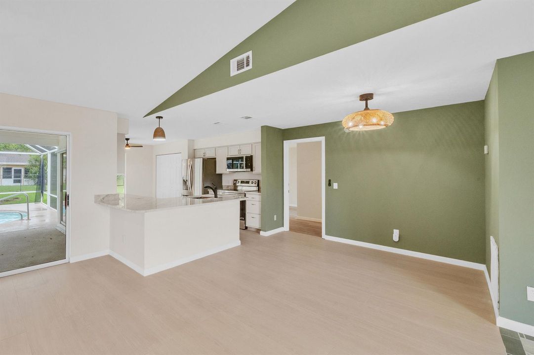 4 Dining Area
