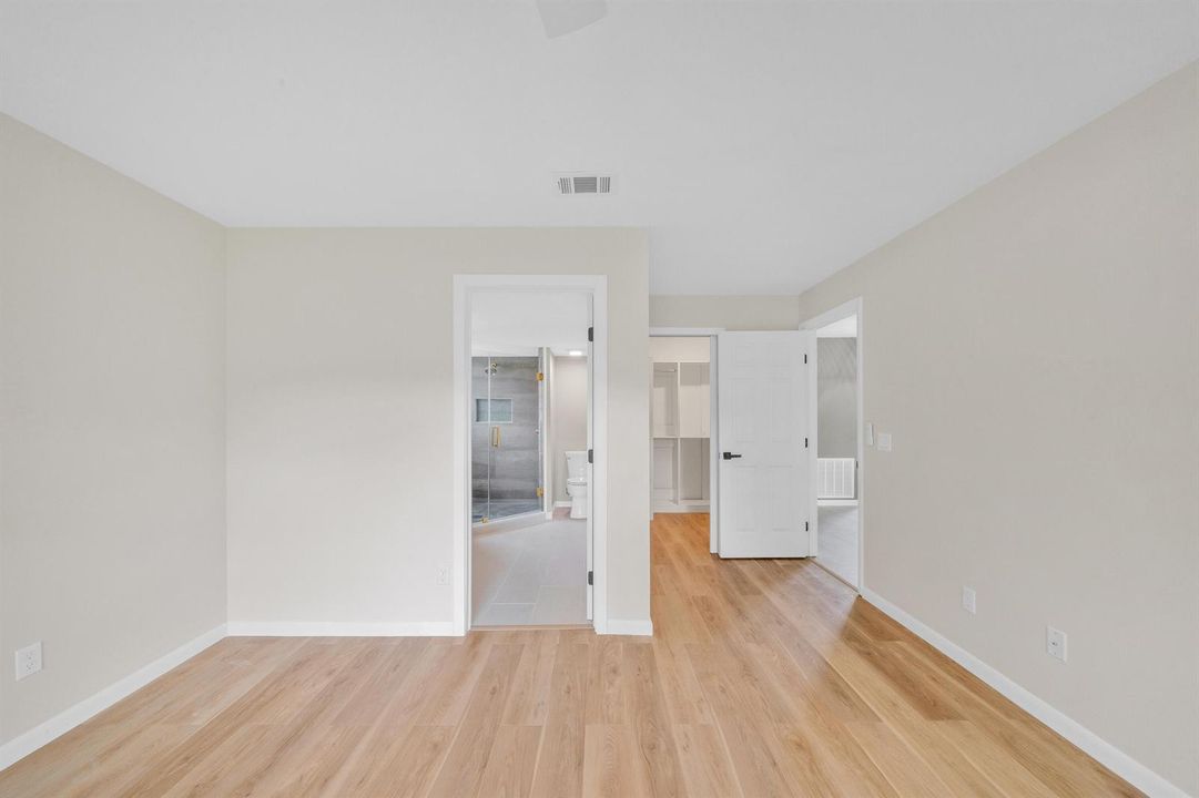 10 Primary Bedroom (4)
