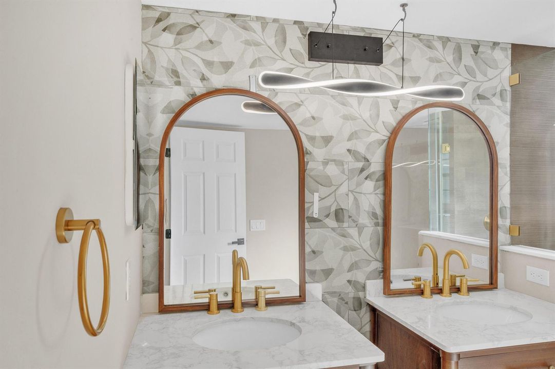 11 Primary Bathroom (2)