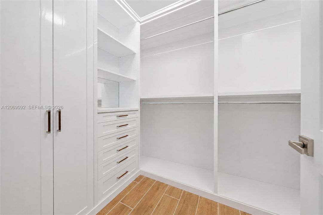 En Venta: $2,500,000 (4 camas, 3 baños, 3539 Pies cuadrados)
