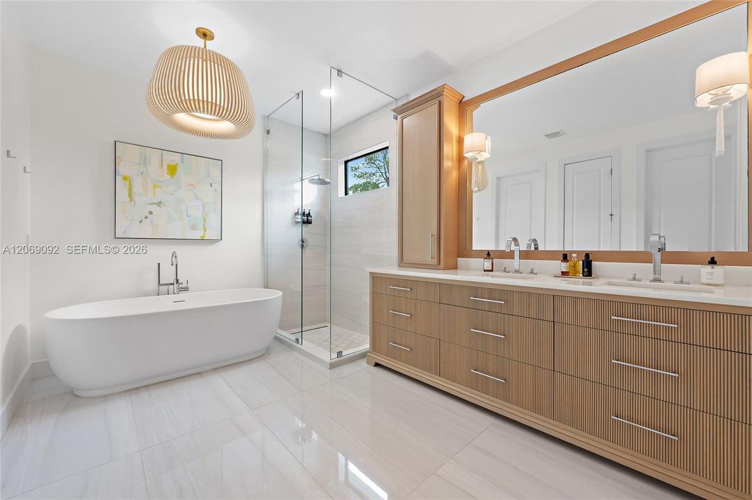 En Venta: $2,500,000 (4 camas, 3 baños, 3539 Pies cuadrados)