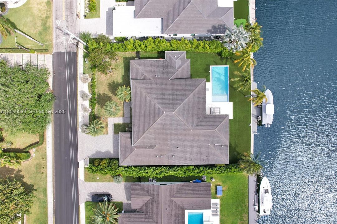 For Sale: $5,933,000 (5 beds, 6 baths, 4644 Square Feet)