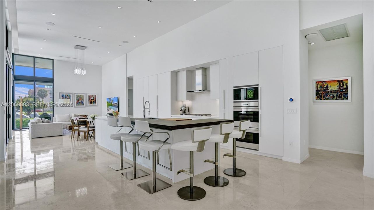 For Sale: $5,933,000 (5 beds, 6 baths, 4644 Square Feet)