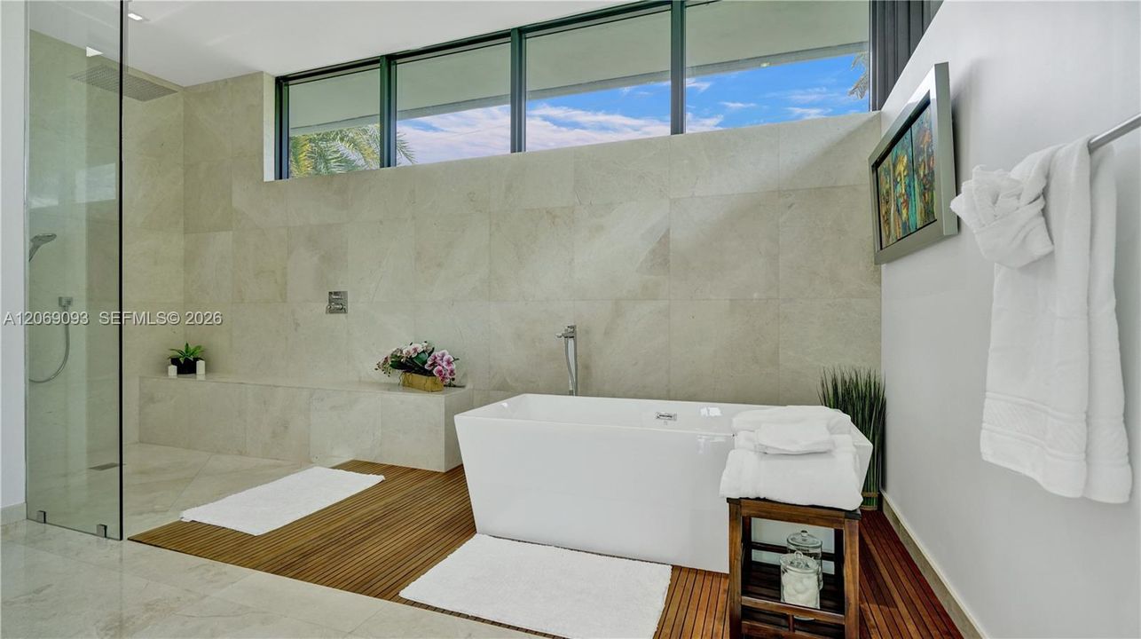 For Sale: $5,933,000 (5 beds, 6 baths, 4644 Square Feet)