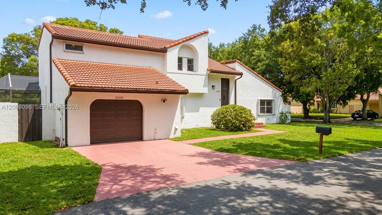 Под контрактом: $659,850 (3 спален, 2 ванн, 1900 Квадратных фут)