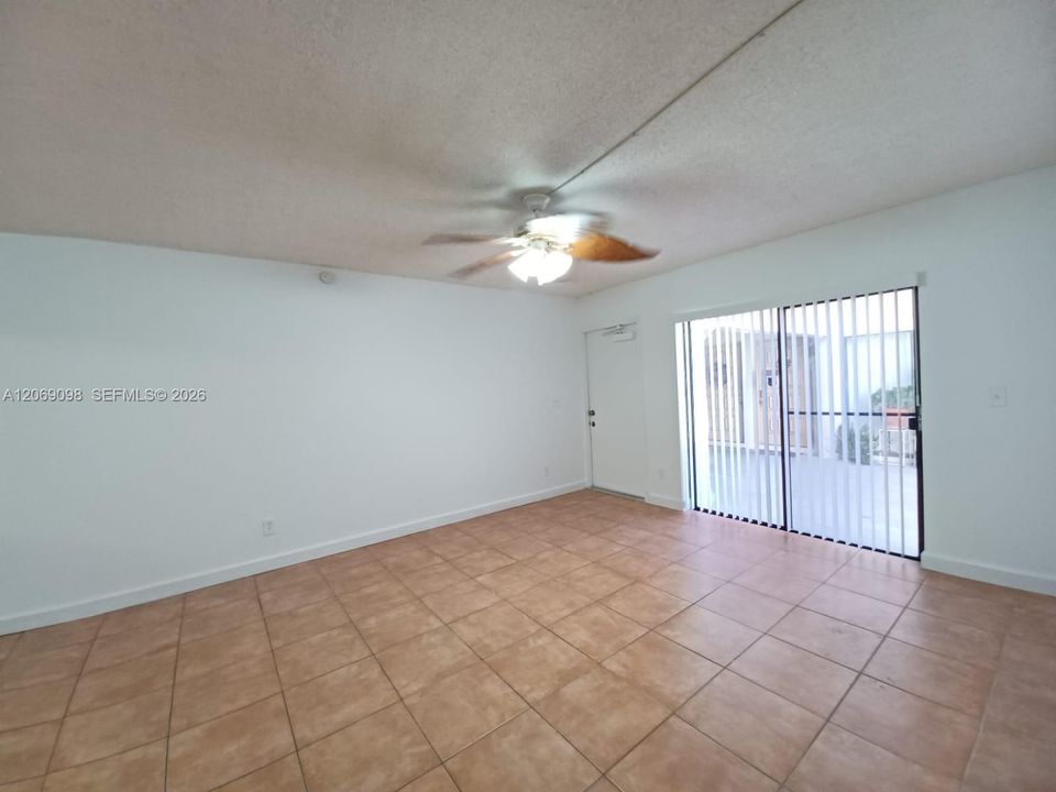 For Sale: $195,000 (2 beds, 2 baths, 800 Square Feet)
