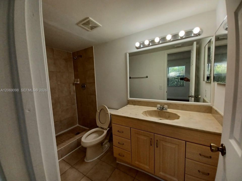 For Sale: $195,000 (2 beds, 2 baths, 800 Square Feet)