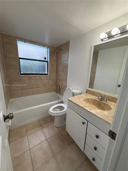 For Sale: $195,000 (2 beds, 2 baths, 800 Square Feet)
