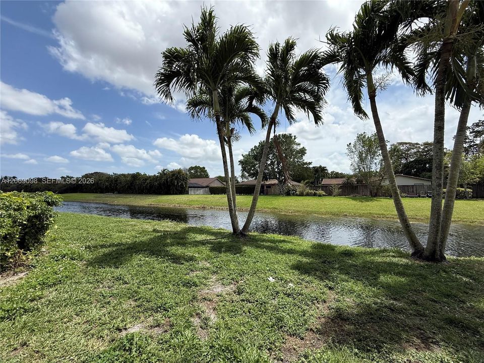 For Sale: $195,000 (2 beds, 2 baths, 800 Square Feet)