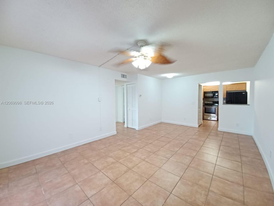 For Sale: $195,000 (2 beds, 2 baths, 800 Square Feet)