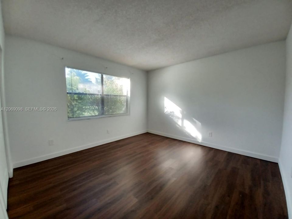 For Sale: $195,000 (2 beds, 2 baths, 800 Square Feet)