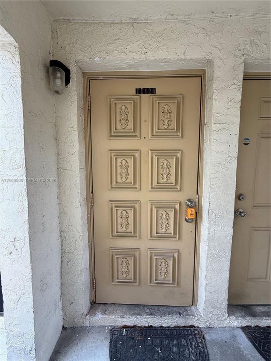 For Sale: $195,000 (2 beds, 2 baths, 800 Square Feet)