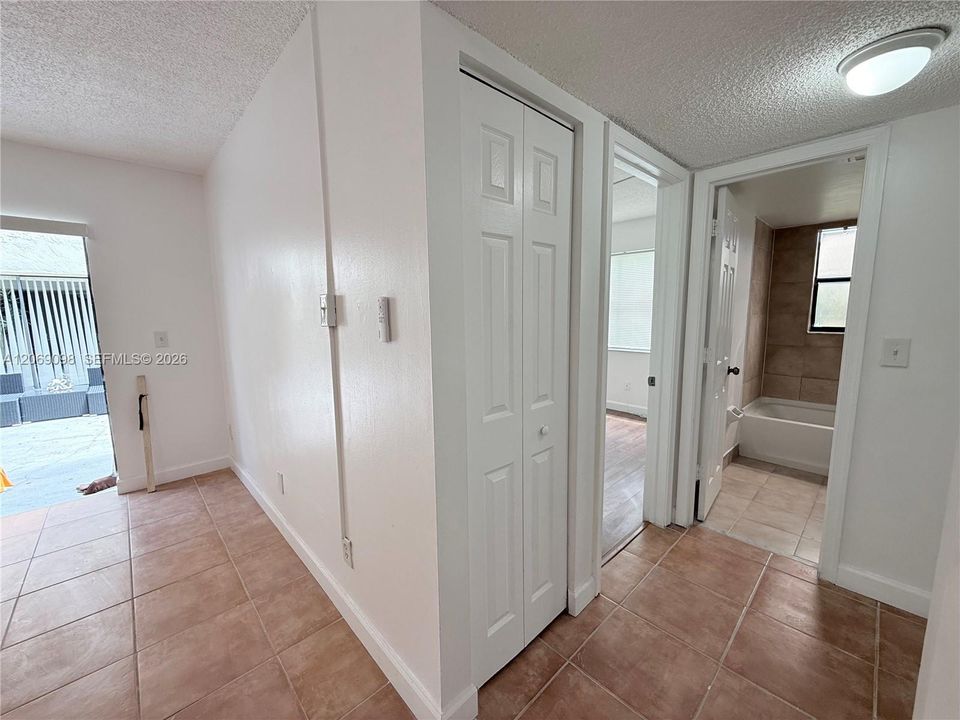 For Sale: $195,000 (2 beds, 2 baths, 800 Square Feet)