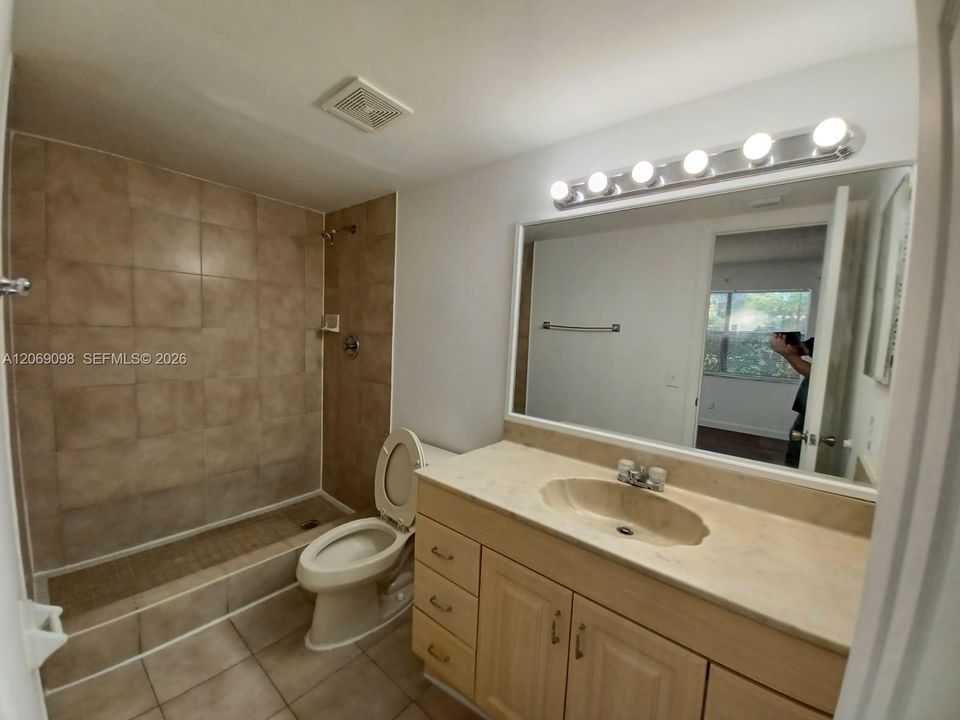 For Sale: $195,000 (2 beds, 2 baths, 800 Square Feet)