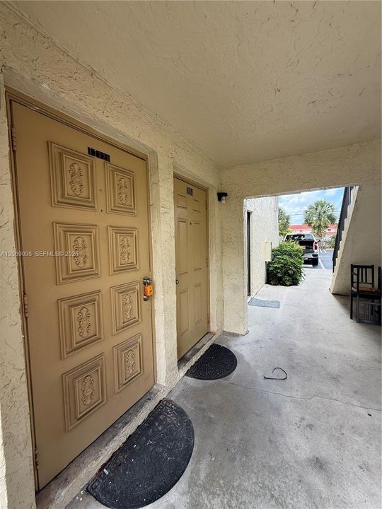 For Sale: $195,000 (2 beds, 2 baths, 800 Square Feet)