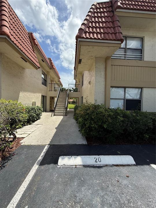 For Sale: $195,000 (2 beds, 2 baths, 800 Square Feet)