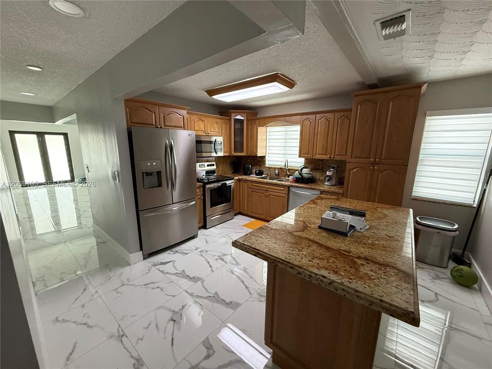 Active With Contract: $2,700 (2 beds, 1 baths, 1456 Square Feet)