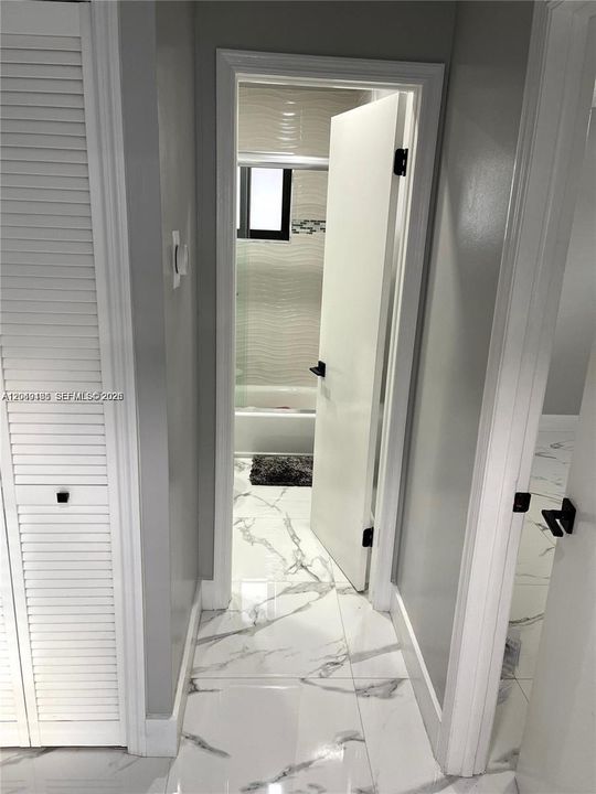 Active With Contract: $2,700 (2 beds, 1 baths, 1456 Square Feet)