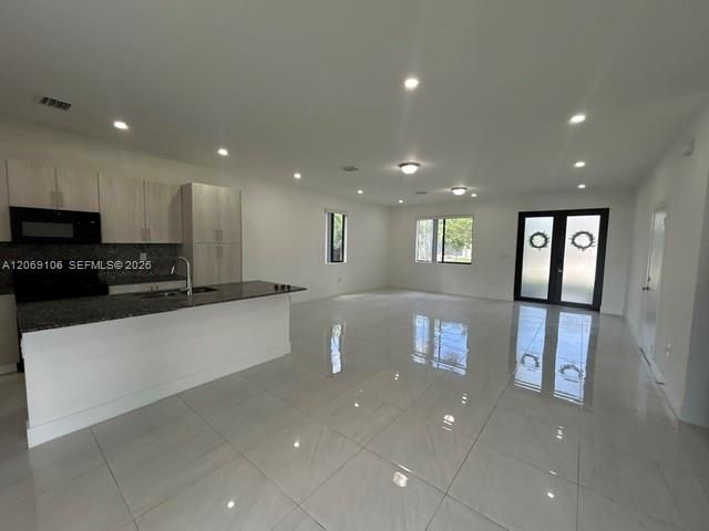 For Rent: $4,800 (5 beds, 4 baths, 0 Square Feet)