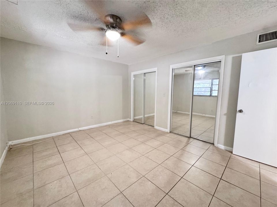 For Rent: $1,550 (1 beds, 1 baths, 700 Square Feet)