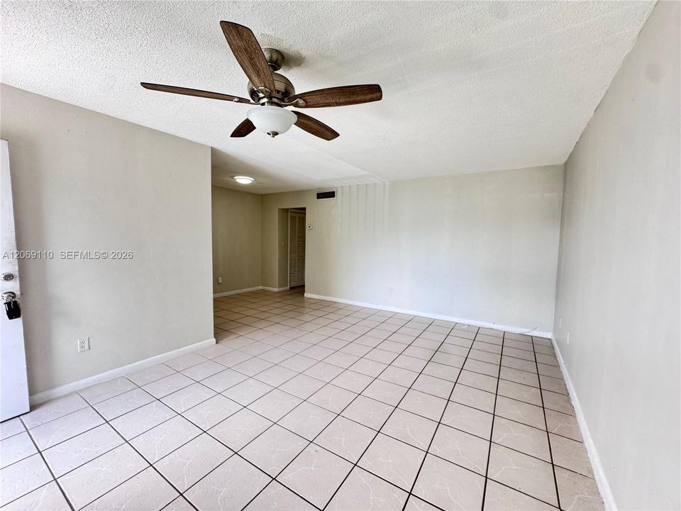 For Rent: $1,550 (1 beds, 1 baths, 700 Square Feet)