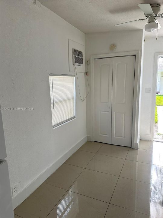 For Rent: $1,450 (1 beds, 1 baths, 400 Square Feet)