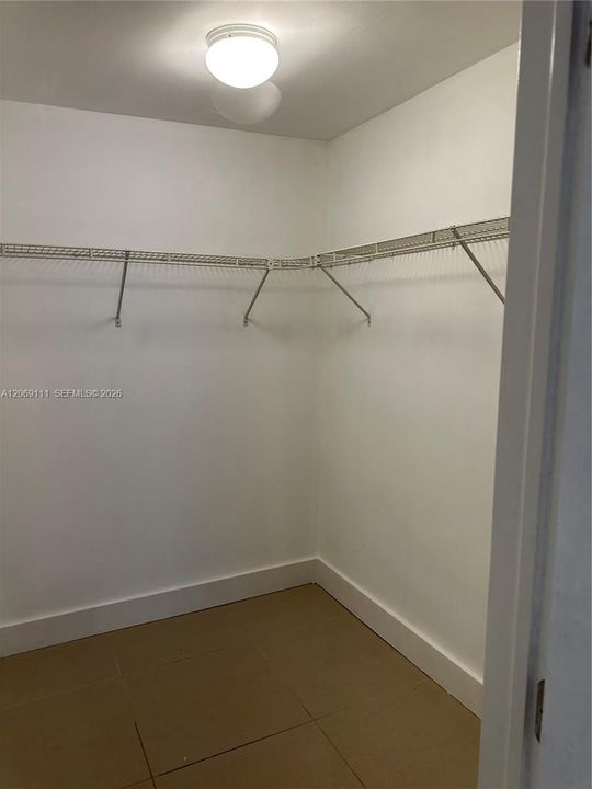 For Rent: $1,450 (1 beds, 1 baths, 400 Square Feet)
