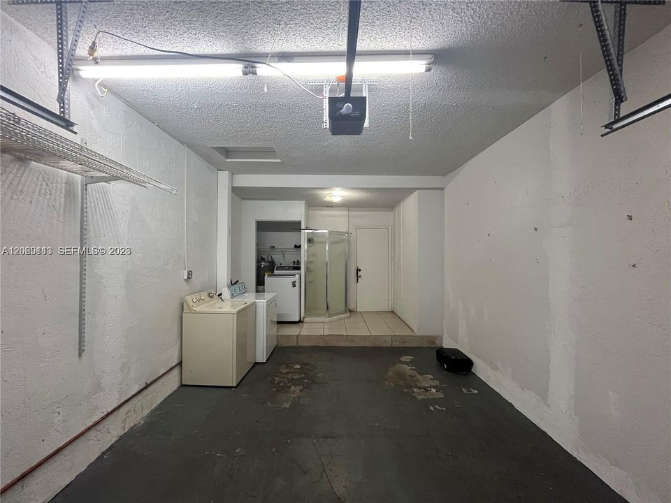 For Rent: $2,849 (2 beds, 2 baths, 979 Square Feet)