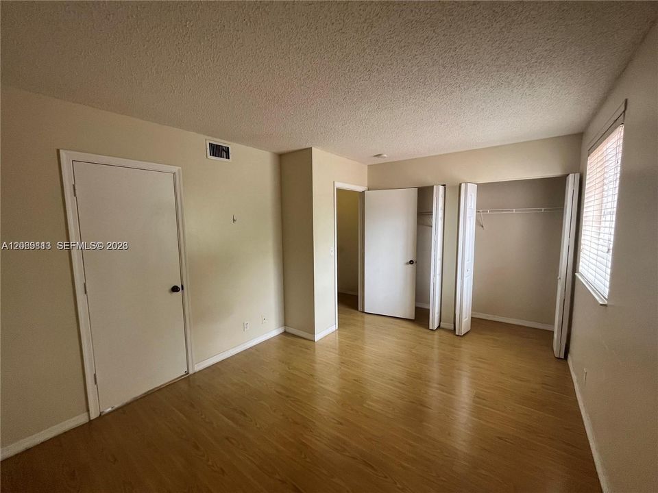 For Rent: $2,849 (2 beds, 2 baths, 979 Square Feet)