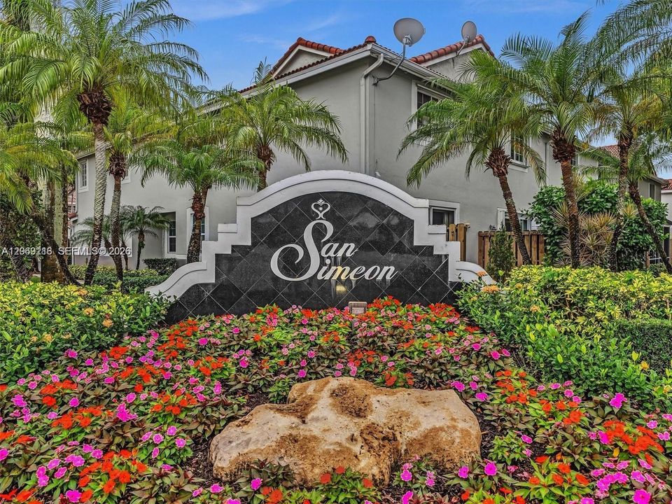 For Rent: $2,849 (2 beds, 2 baths, 979 Square Feet)