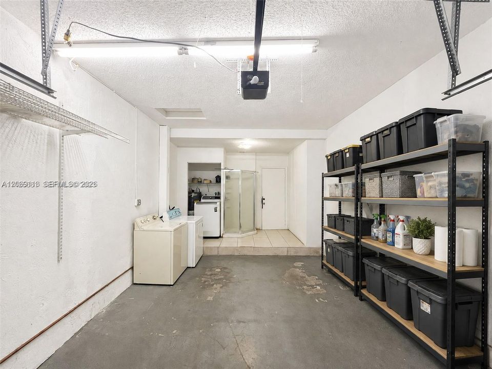 For Rent: $2,849 (2 beds, 2 baths, 979 Square Feet)