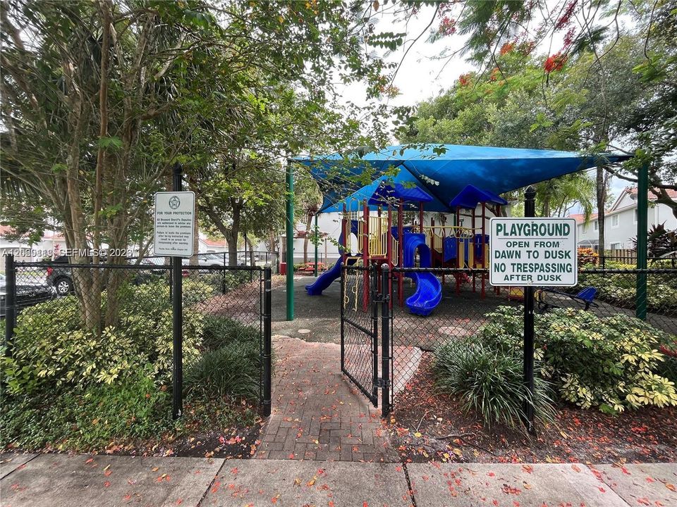 For Rent: $2,849 (2 beds, 2 baths, 979 Square Feet)