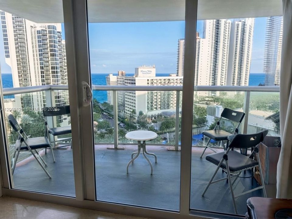 For Rent: $4,000 (2 beds, 2 baths, 1505 Square Feet)