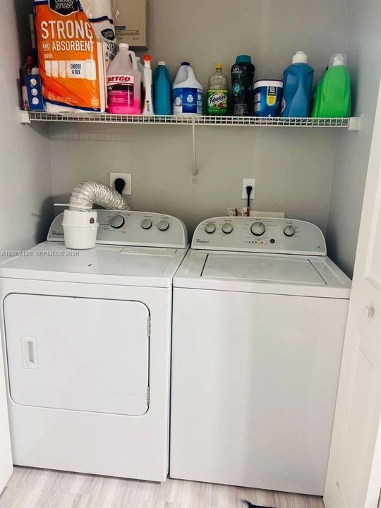 For Rent: $2,200 (2 beds, 1 baths, 847 Square Feet)