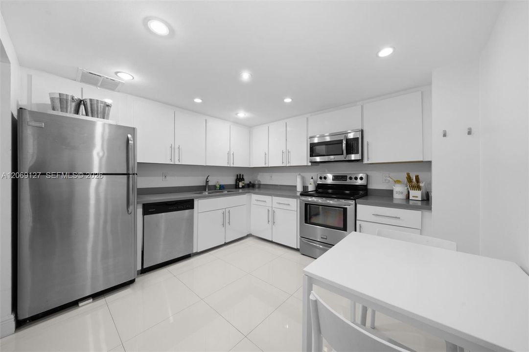 For Rent: $7,500 (2 beds, 2 baths, 1388 Square Feet)