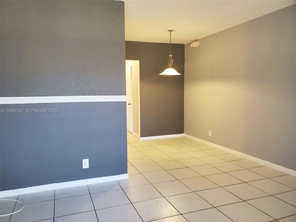 For Rent: $1,400 (1 beds, 1 baths, 580 Square Feet)