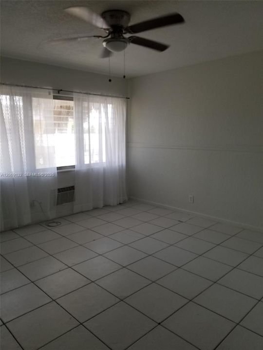 For Rent: $1,400 (1 beds, 1 baths, 580 Square Feet)