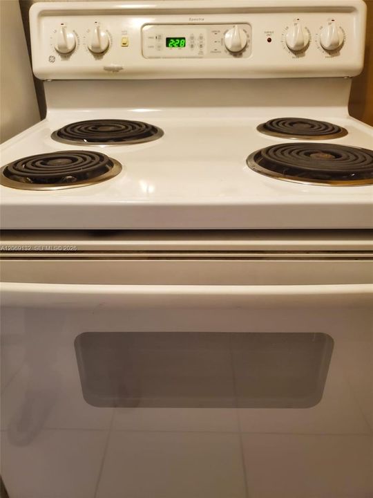 For Rent: $1,400 (1 beds, 1 baths, 580 Square Feet)