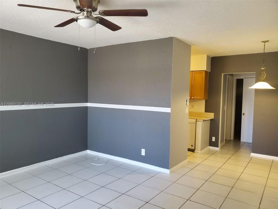 For Rent: $1,400 (1 beds, 1 baths, 580 Square Feet)